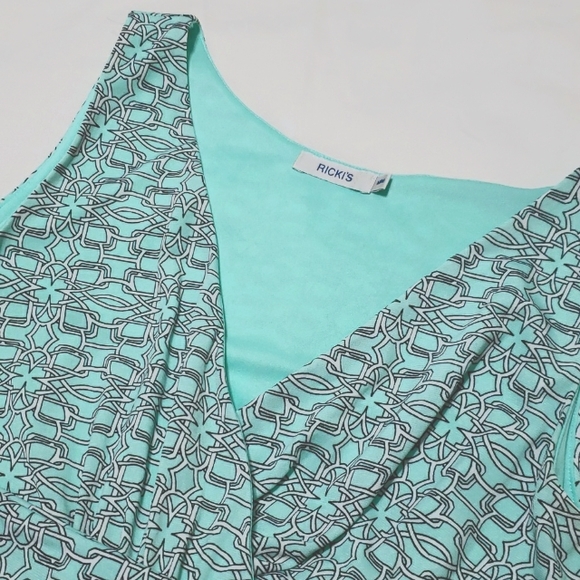 Ricki's Size Medium Rouched V-Neck Sleeveless Shirt - Picture 1 of 3